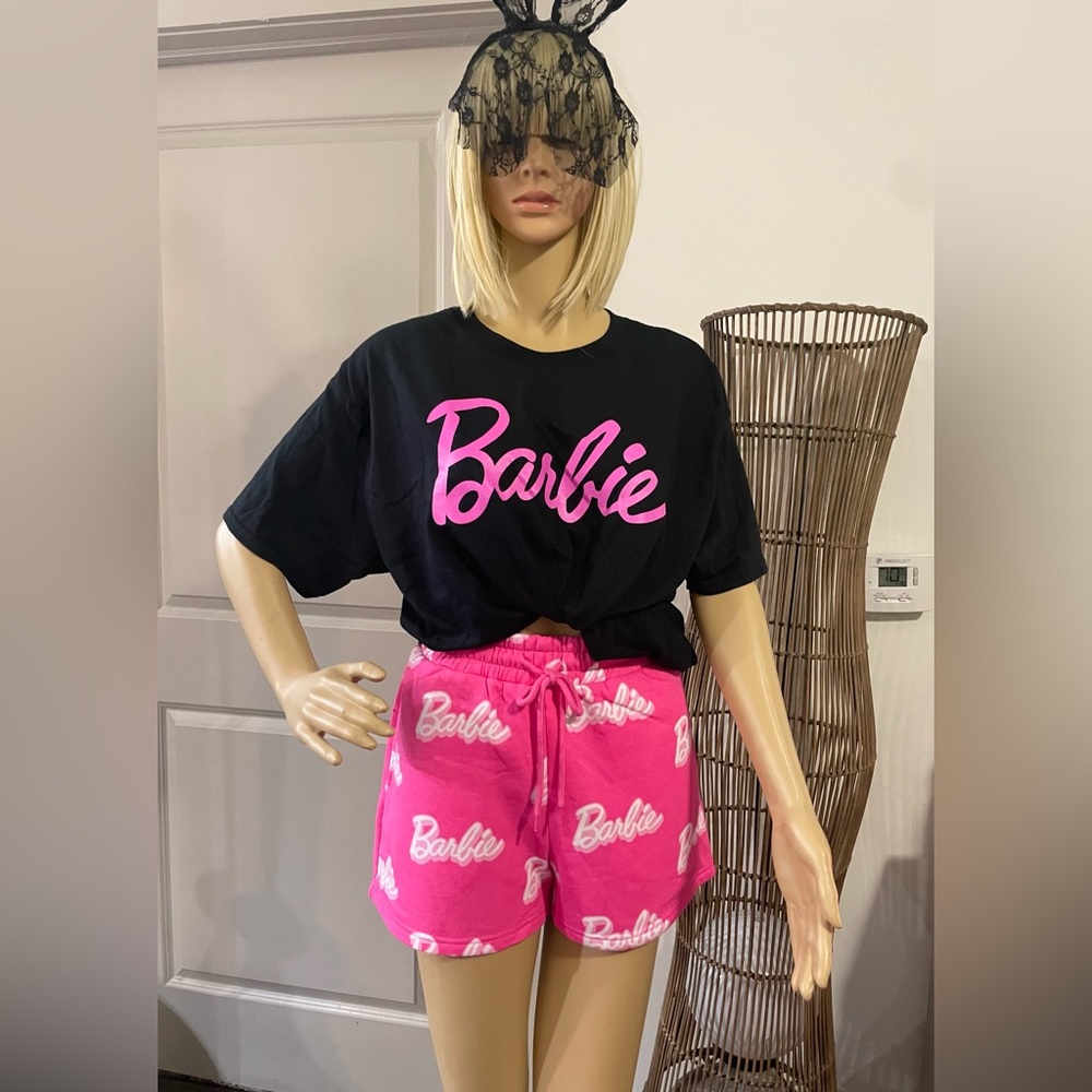 Viral NWT Barbie Sweat Shorts Women’s Size Medium 💗💖💕
